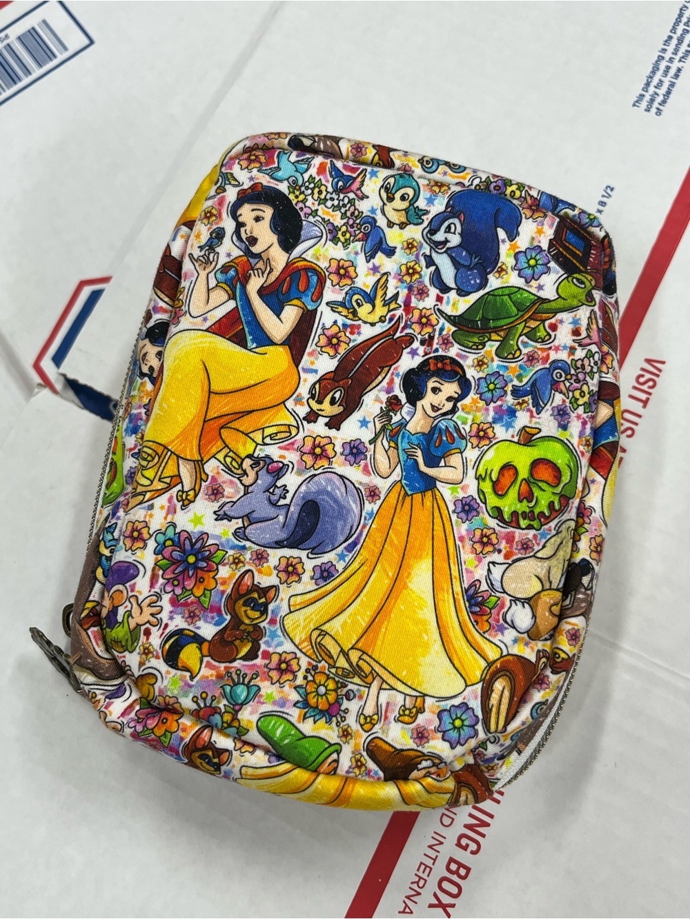 Disney Snow White Inspired Pouch - Picture 1 of 12
